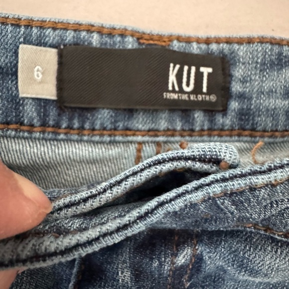 Kut from the Kloth Women’s Distressed Gidget Fray Blue Jean Shorts Size 6 - Picture 3 of 12